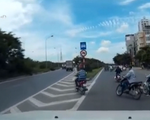 Bất chấp nguy hiểm, nhiều xe máy vẫn đi vào đường cấm trên đại lộ Thăng Long