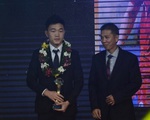 Xuân Trường giành giải cầu thủ yêu thích nhất, Văn Thanh giành giải cầu thủ trẻ xuất sắc nhất