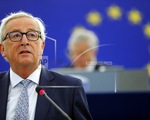 Sau Thủ tướng Anh Theresa May, Chủ tịch EC Jean-Claude Juncker nhảy trước khi phát biểu