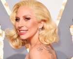 Lady Gaga bất ngờ công bố đã đính hôn
