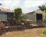 An Giang: Sạt lở làm 2 nhà dân chìm xuống sông