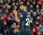 VIDEO Mahrez sút 11m lên trời, đá bay chiến thắng của Man City trước Liverpool