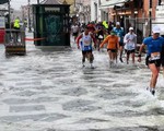 Giải marathon 'ngập nước' tại Venice, Italy
