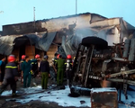 Bình Phước: Xe bồn chở xăng tông trụ điện gây cháy 19 nhà dân, 6 người chết
