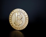 Bitcoin lao dốc, chọc thủng đáy 4.000 USD