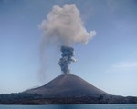 Indonesia điều hướng các chuyến bay do núi lửa hoạt động mạnh