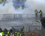 Paris (Pháp) chìm trong khói lửa sau biểu tình chống tăng giá xăng dầu