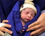 Em bé đầu tiên ra đời từ người mẹ cấy ghép tử cung từ người hiến tặng đã chết