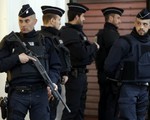 Pháp tăng cường an ninh ngăn chặn bạo loạn
