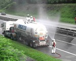 Trung Quốc: Cháy xe bồn trên cao tốc do rò khí gas