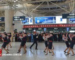 Biểu diễn flashmob mừng năm mới tại sân ga Nam Kinh, Trung Quốc