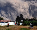 Indonesia nâng cảnh báo hàng không lên mức cao nhất sau khi núi lửa phun