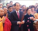 Chủ tịch nước Trần Đại Quang cùng Phu nhân dâng hương tưởng nhớ Bác Hồ
