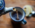 Uống trà nóng làm tăng nguy cơ ung thư như thế nào?
