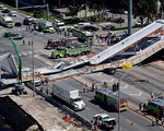 Hiện trường vụ sập cầu vượt vừa xây xong tại Miami (Mỹ)