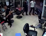 Công an điều tra nghi án nổ súng trong tiệm cắt tóc ở Hà Nội