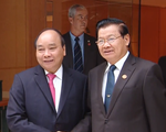 Thủ tướng Nguyễn Xuân Phúc gặp Thủ tướng Lào Thongloun Sisoulith