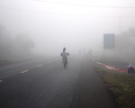 Sương mù giăng phủ vào sáng sớm ở Bắc miền Trung