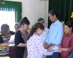Hội người Việt Nam tại CHLB Đức tặng quà người dân Bình Định bị thiên tai