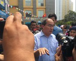 Bí thư Thành ủy TP.HCM Nguyễn Thiện Nhân có mặt tại hiện trường vụ cháy chung cư Carina Plaza