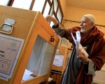 Cử tri Ai Cập ngày đầu đi bỏ phiếu trong trật tự và an toàn