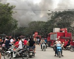 Lửa bùng cháy dữ dội ở chợ Quang (Thanh Liệt, Hà Nội)
