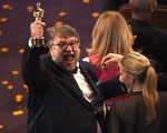 Sau khi giành tượng vàng Oscar, đạo diễn Guillermo del Toro thông báo đã bí mật ly hôn