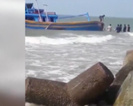 Bình Thuận: 2 tàu chìm tại cửa biển La Gi