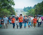 Người dân nườm nượp đổ về Đền Hùng trước ngày chính hội