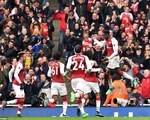 Welbeck tỏa sáng, Arsenal thắng nghẹt thở Southampton