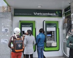 Các ngân hàng tạm thời chưa tăng phí rút tiền từ ATM