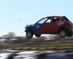 Thú vị cuộc thi nhảy bay qua ô tô tại Anh