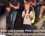 70 cảnh sát Mỹ hộ tống cậu bé 5 tuổi trong ngày đầu đi học