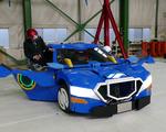 Robot đầu tiên trên thế giới có thể “biến hình” thành xe hơi