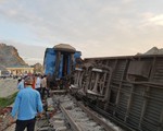 Đường sắt Bắc Nam tê liệt sau vụ tai nạn tàu hỏa ở Thanh Hóa