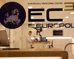 Europol truy quét tội phạm lừa đảo trên mạng