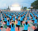 1200 người đồng diễn nhân Ngày Quốc tế Yoga lần thứ IV tại Đà Nẵng