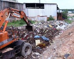 Phát hiện hàng chục tấn rác thải công nghiệp bị chôn lấp tại Bình Dương