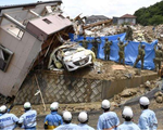 Thủ tướng Nhật Bản khảo sát khu vực bị ảnh hưởng bởi mưa lũ
