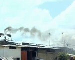 Hàng chục ống khói thải bủa vây khu dân cư