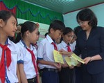 Phó Chủ tịch nước Đặng Thị Ngọc Thịnh thăm, tặng quà tại huyện Quế Sơn, Quảng Nam