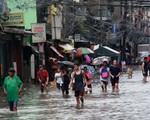 Người dân Philippines vật lộn sau đợt bão lũ kéo dài