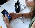 Pháp cấm điện thoại thông minh ở trường học