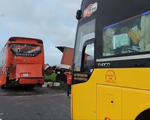 Va chạm liên hoàn giữa 3 xe khách giường nằm và xe tải ở Bình Thuận