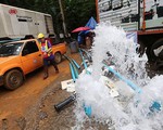 Thái Lan chặn suối trút nước vào hang Tham Luang