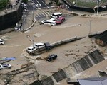 Thiệt hại do mưa lũ ở Nhật Bản tiếp tục tăng