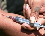 Hoang mang: Hàng loạt người nghi lây nhiễm HIV do bác sĩ dùng chung kim tiêm