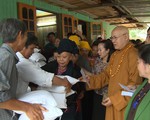 Trung ương Giáo hội Phật giáo Việt Nam ủng hộ, giúp đỡ đồng bào vùng lũ tỉnh Yên Bái