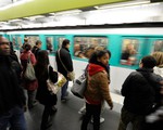 Pháp: Hàng trăm người phải sơ tán khỏi ga tàu điện ngầm do mất điện