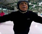 Thẩm phán 95 tuổi chơi trượt băng
